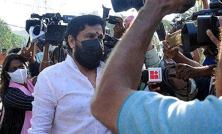 ചോദ്യം ചെയ്യലിനായി ദിലീപ് എത്തുന്നു/ ചിത്രം: ന്യൂ ഇന്‍ഡ്യന്‍ എക്‌സ്പ്രസ്‌