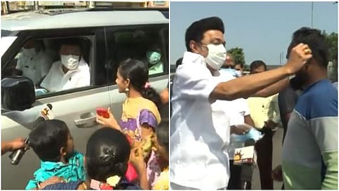 മാസ്‌ക് ധരിക്കാതെ നിന്നവര്‍ക്ക് മാസ്‌ക് വിതരണം ചെയ്യുന്ന തമിഴ്‌നാട് മുഖ്യമന്ത്രി