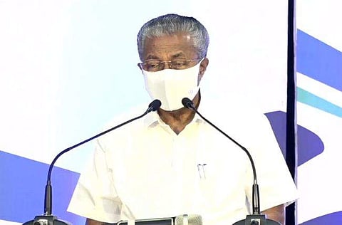 കൊച്ചിയില്‍ 'ജനസമക്ഷം സില്‍വര്‍ലൈന്‍' പരിപാടിയില്‍ സംസാരിക്കുന്ന മുഖ്യമന്ത്രി