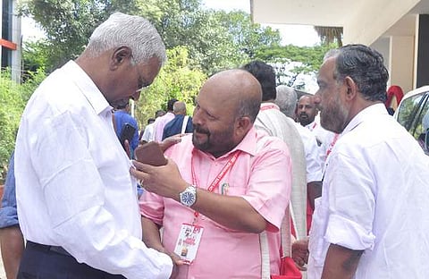 സിപിഐ സമ്മേളന നഗരിയില്‍ ജനറല്‍ സെക്രട്ടറി ഡി രാജയ്‌ക്കൊപ്പം വി്എസ് സുനില്‍കുമാറും സത്യന്‍ മൊകേരിയും/ബിപി ദീപു