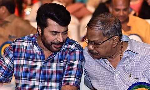 എംടിക്കൊപ്പം മമ്മൂട്ടി/ഫെയ്‌സ്ബുക്ക്