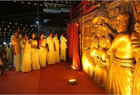 കൃഷ്ണപിള്ള സ്മാരകം നാടിന് സമര്‍പ്പിക്കുന്നു