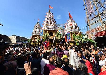 രഥോത്സവത്തിന്റെ ഭാഗമായി അഗ്രഹാര വീഥികളില്‍ നടന്ന രഥപ്രയാണം /എക്‌സ്പ്രസ് ഫോട്ടോ