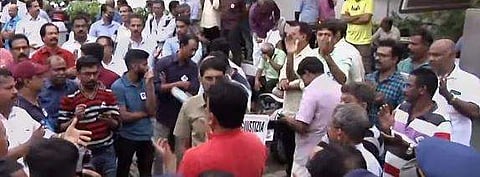 വീഡിയോ സ്‌ക്രീന്‍ഷോട്ട്‌