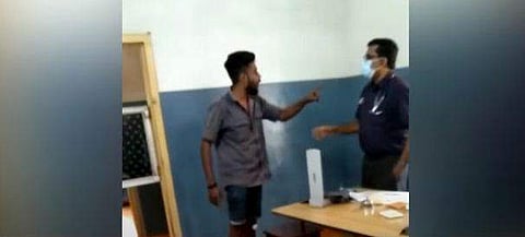 ഡോക്ടറെ തെറിവിളിക്കുന്നു/ വീഡിയോ ദൃശ്യത്തില്‍ നിന്ന്‌
