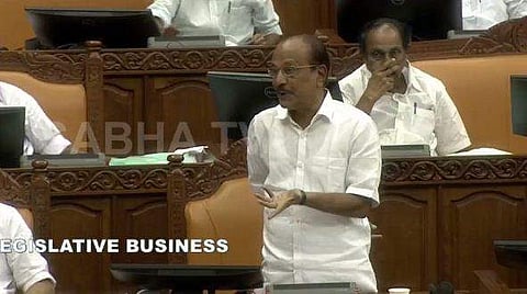 പികെ കുഞ്ഞാലിക്കുട്ടി നിയമസഭയില്‍ സംസാരിക്കുന്നു