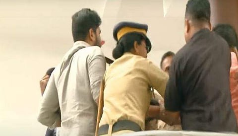 കോഴിക്കോട് നഗരസഭയില്‍ എല്‍ഡിഎഫ് - യുഡിഎഫ് പ്രവര്‍ത്തകര്‍ തമ്മിലുള്ള സംഘര്‍ഷം