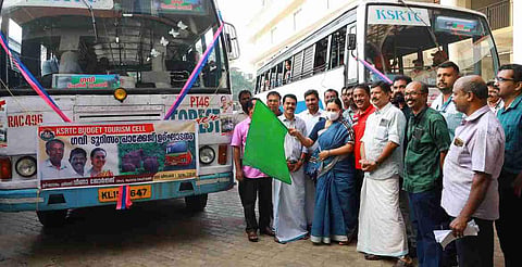 ഗവിയിലേക്കുള്ള ടൂറിസ്റ്റ് സര്‍വീസ് മന്ത്രി വീണാ ജോര്‍ജ് ഉദ്ഘാടനം ചെയ്യുന്നു/പിആര്‍ഡി