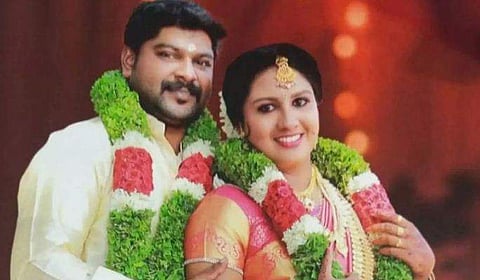 ശരണ്യയും ഭര്‍ത്താവ് വിനോദും