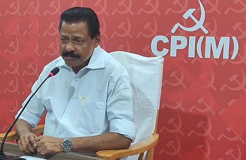 എം വി ഗോവിന്ദന്‍ മാധ്യമങ്ങളോട് സംസാരിക്കുന്നു