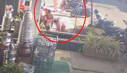 ഫുട് പാത്തിലൂടെ നടക്കുന്നതിനിടെ കാലുതട്ടി, വീട്ടമ്മ എട്ടടി താഴ്ചയുളള കാനയിലേക്ക് വീണു; തൃശൂരില്‍ അപകടം