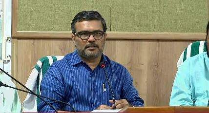 ചര്‍ച്ചയ്ക്ക് ശേഷം മന്ത്രി എംബി രാജേഷ് മാധ്യമങ്ങളോട് സംസാരിക്കുന്നു