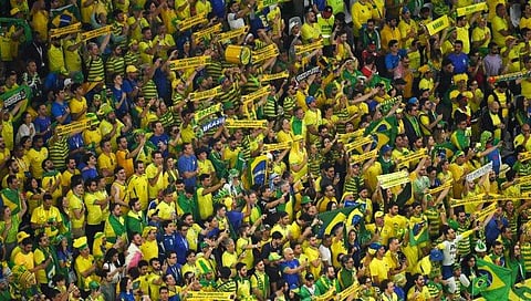 സ്റ്റേഡിയത്തിലെ ബ്രസീല്‍ ആരാധകര്‍, image credit: fifa world cup