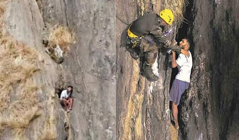 ബാബു ആദ്യം ഇരുന്നിരുന്ന പാറയിടുക്ക്, ബാബുവിനെ രക്ഷപ്പെടുത്തിയപ്പോൾ