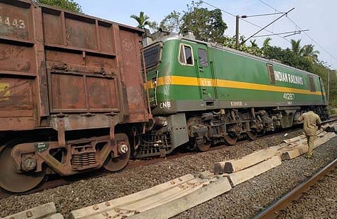 പാളം തെറ്റിയ ഗുഡ്‌സ് ട്രെയിന്‍/എക്‌സ്പ്രസ്‌