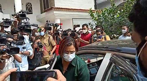 സ്വപ്ന ചോദ്യം ചെയ്യലിനായി ഇഡി ഓഫീസിലെത്തുന്നു/ വീഡിയോ ദൃശ്യം