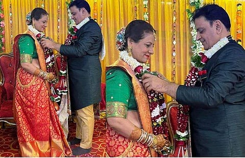 കാമിനി ​ഗാന്ധിയുടെ വിവാഹ ചിത്രം
