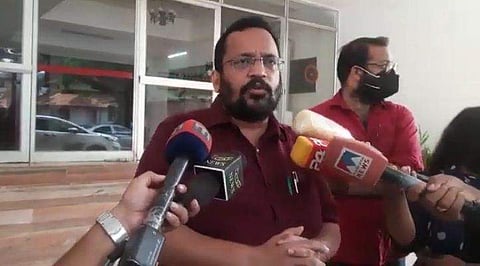 മന്ത്രി കെ രാജന്‍ മാധ്യമങ്ങളോട് സംസാരിക്കുന്നു / ടെലിവിഷന്‍ ചിത്രം