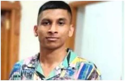 സൈനികേഷ്/ട്വിറ്റര്‍