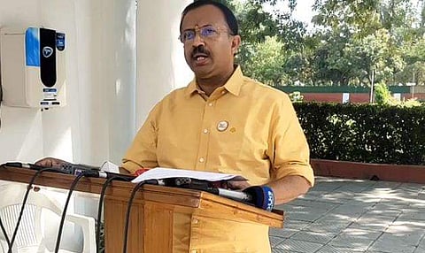 വി മുരളീധരന്‍ ഡല്‍ഹിയില്‍ മാധ്യമങ്ങളെ കാണുന്നു