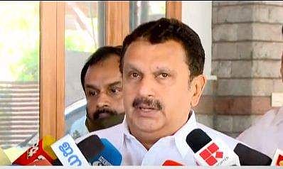 കെ മുരളീധരന്‍ മാധ്യമങ്ങളോട് സംസാരിക്കുന്നു/ ടിവി ദൃശ്യം