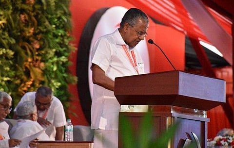 പിണറായി വിജയന്‍ പാര്‍ട്ടി കോണ്‍ഗ്രസില്‍ സംസാരിക്കുന്നു/ ട്വിറ്റര്‍ ചിത്രം