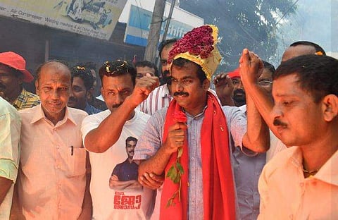 ജോ ജോസഫ് തെരഞ്ഞെടുപ്പ് പ്രചാരണത്തിനിടെ/ ഫെയ്‌സ്ബുക്ക് ചിത്രം