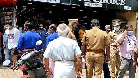 ആരോഗ്യ വകുപ്പ് അധികൃതര്‍ തൃശൂരില്‍ നടത്തിയ റെയ്ഡ്/വിഡിയോ ദൃശ്യം