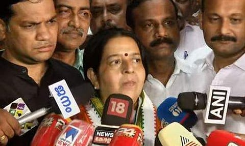 ഉമ തോമസ് മാധ്യമങ്ങളെ കാണുന്നു /ടെലിവിഷന്‍ ചിത്രം