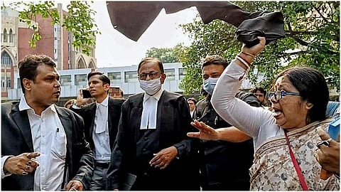 ചിദംബരത്തിനെതിരെ പ്രതിഷേധം/ എഎന്‍ഐ