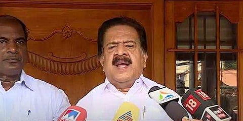രമേശ് ചെന്നിത്തല മാധ്യമങ്ങളോട് സംസാരിക്കുന്നു/ ടി വി ദൃശ്യം