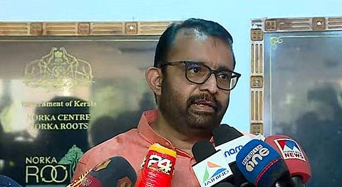 ശ്രീരാമകൃഷ്ണന്‍ മാധ്യമങ്ങളെ കാണുന്നു