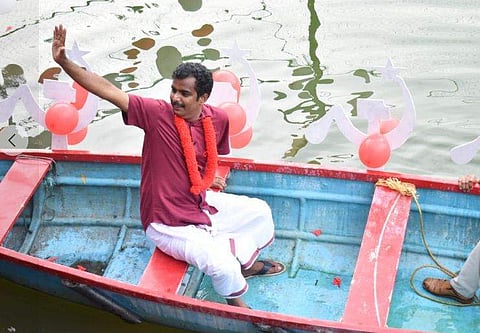 ഡോ. ജോ ജോസഫ് തെരഞ്ഞെടുപ്പ് പ്രചാരണത്തിനിടെ/ ഫെയ്‌സ്ബുക്ക് ചിത്രം