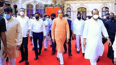 ഉദ്ധവ് താക്കറെ നേതാക്കള്‍ക്കൊപ്പം/ ഫയല്‍