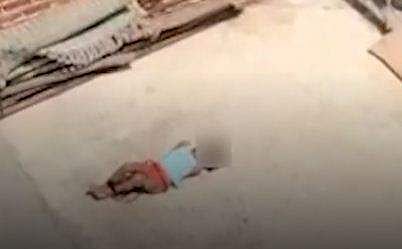 കൊടും ചൂടില്‍ കുട്ടിയെ കെട്ടിയിട്ട നിലയില്‍