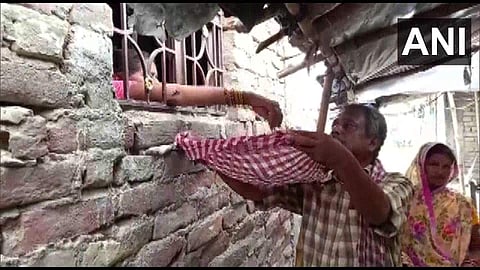 ഭിക്ഷ യാചിക്കുന്ന മാതാപിതാക്കള്‍