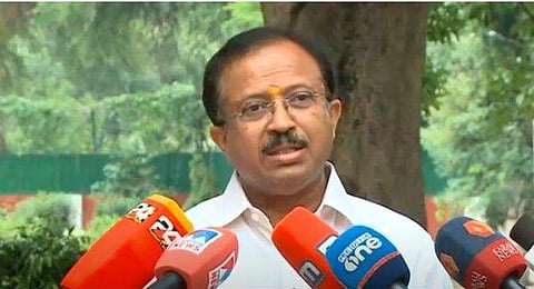 വി മുരളീധരന്‍ മാധ്യമങ്ങളോട് സംസാരിക്കുന്നു/ ടിവി ദൃശ്യം