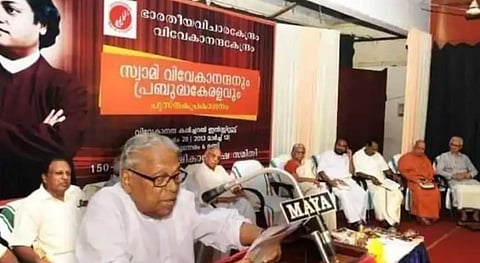 2013ല്‍ പി പരമേശ്വരന്റെ പുസ്തക പ്രകാശന ചടങ്ങില്‍ വിഎസ് അച്യുതാനന്ദന്‍ സംസാരിക്കുന്നു/ഫയല്‍