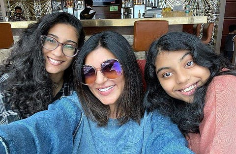 'വിവാഹിതയല്ല, മോതിരവുമില്ല, ഇപ്പോൾ സന്തോഷം നിറഞ്ഞ ഇടത്തിൽ'; മക്കൾക്കൊപ്പമുള്ള ചിത്രവുമായി സുസ്മിത സെൻ