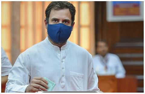 രാഹുല്‍ ഗാന്ധി വോട്ട് ചെയ്യുന്നു/പിടിഐ