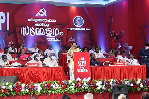സിപിഐ തിരുവനന്തപുരം ജില്ലാ സമ്മേളനത്തില്‍ കെ ഇ ഇസ്മായില്‍ സംസാരിക്കുന്നു/ഫെയ്‌സ്ബുക്ക്‌