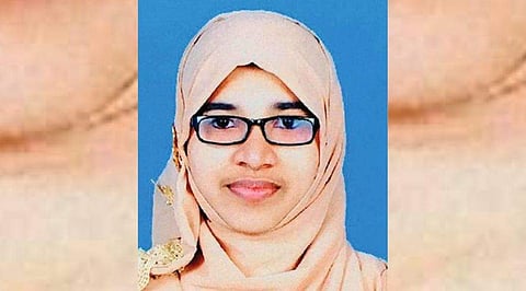 മുഖത്തെ പാടിൽ സംശയം, ഭർതൃവീട്ടിൽ യുവതിയെ മരിച്ച നിലയിൽ കണ്ടെത്തിയ സംഭവത്തിൽ അന്വേഷണം തുടങ്ങി