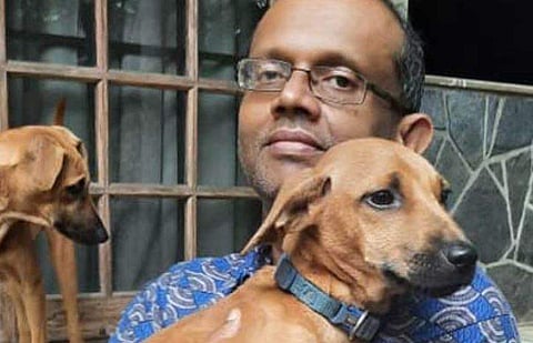 തന്റെ വളര്‍ത്തുനായക്കൊപ്പം ഡോക്ടര്‍/ ചിത്രം ഫെയ്‌സ്ബുക്ക്‌