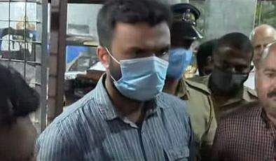 അറസ്റ്റിലായ ഷിനോ/ ടെലിവിഷൻ ദൃശ്യം