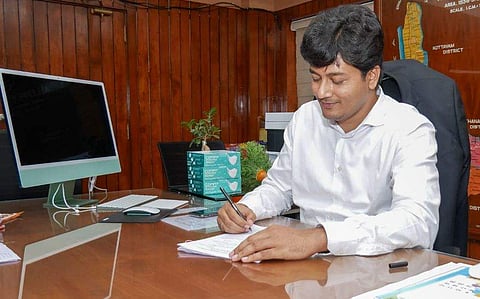 വി ആര്‍ കൃഷ്ണതേജ/ഫെയ്‌സ്ബുക്ക്