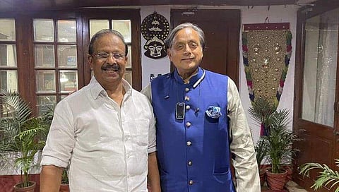കെ സുധാകരന്‍ ശശി തരൂരിനൊപ്പം/ ഫെയ്‌സ്ബുക്ക് ചിത്രം