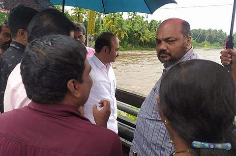 ചാലക്കുടി പുഴ കടന്നുപോകുന്ന പ്രദേശങ്ങള്‍ പ്രതിപക്ഷ നേതാവിനൊപ്പം മന്ത്രി പി രാജീവ് സന്ദര്‍ശിക്കുന്നു