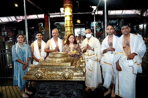 തീര സംരക്ഷണ സേനാ മേധാവിയും കുടുംബവും ഗുരുവായൂര്‍ ക്ഷേത്രത്തില്‍ ദര്‍ശനത്തിനെത്തിയപ്പോള്‍