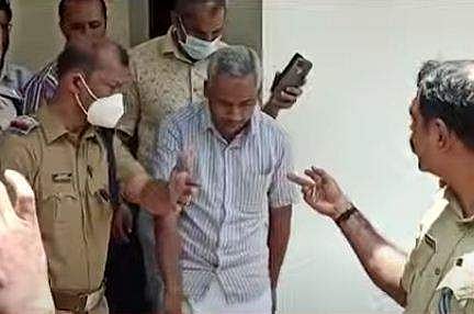 അബ്ദുള്‍ സത്താര്‍ പൊലീസ് കസ്റ്റഡിയില്‍/ ടിവി ദൃശ്യം