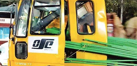 അപകടത്തില്‍പ്പെട്ട ട്രെയ്‌ലര്‍
